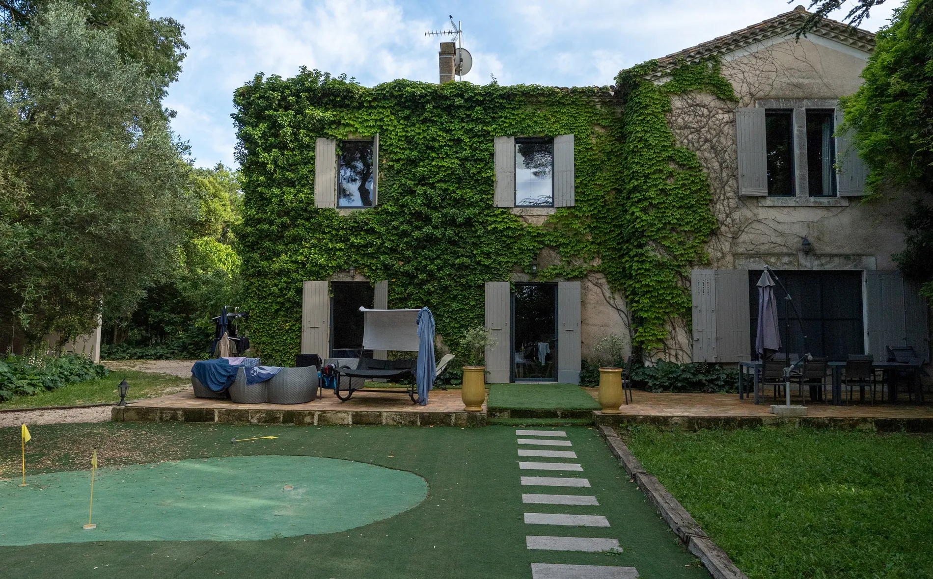 Façade du Mas de Paran, coliving pour entrepreneurs à Nîmes